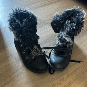 Stylish Black Fur-Lined Women's Boots